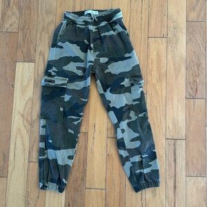 Zara | Kids Camo Cargo Pants | Pull On | Daw String | size 8